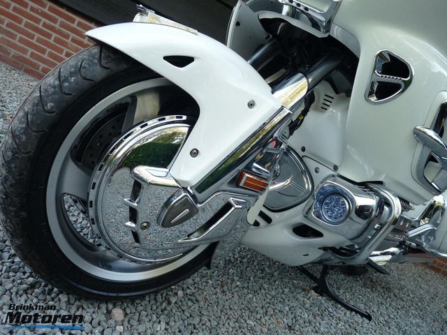honda - gl-1800-goldwing-c-abs