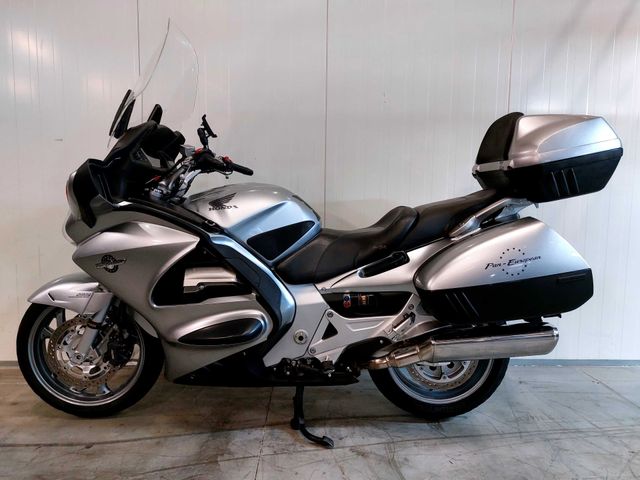 honda - st-1300-pan-european