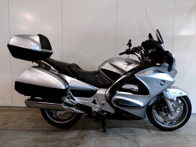 honda - st-1300-pan-european