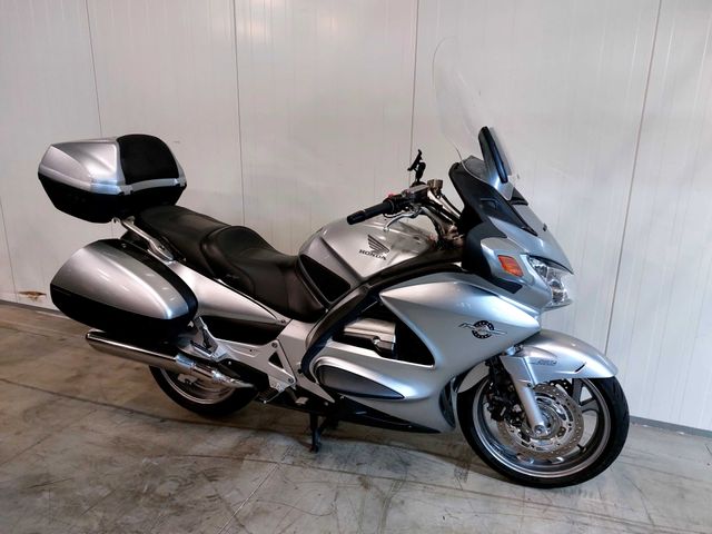 honda - st-1300-pan-european