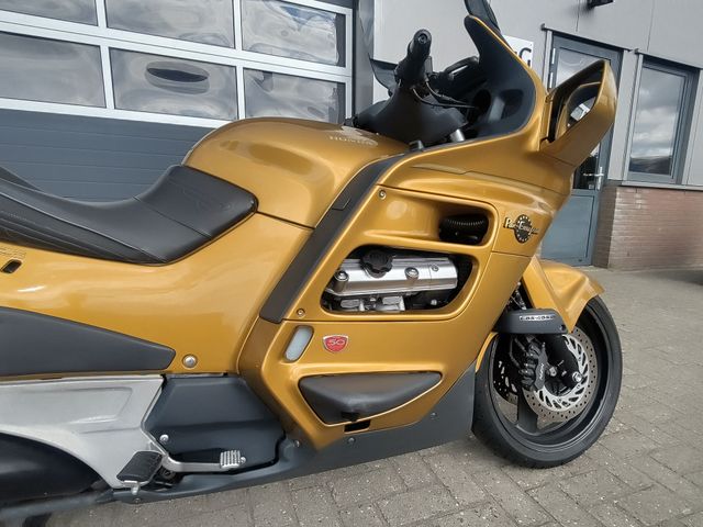 honda - st-1100-pan-european