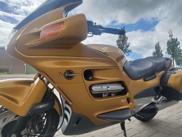 honda - st-1100-pan-european