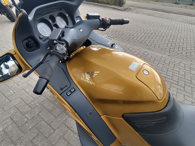 honda - st-1100-pan-european
