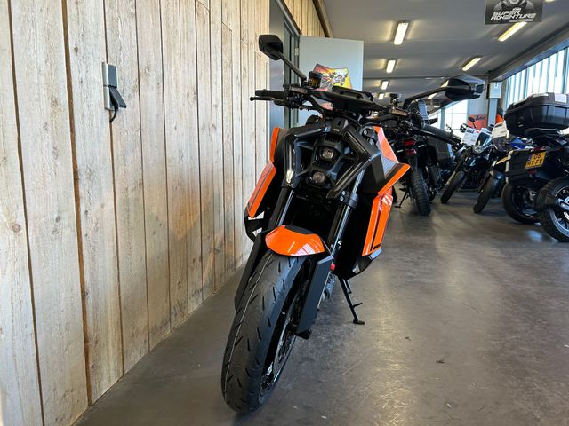 ktm - 1390-super-duke-r