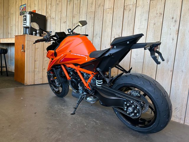 ktm - 1390-super-duke-r