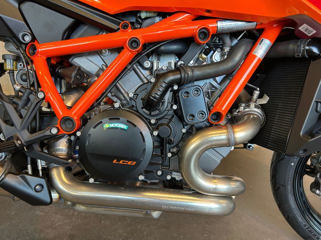ktm - 1390-super-duke-r