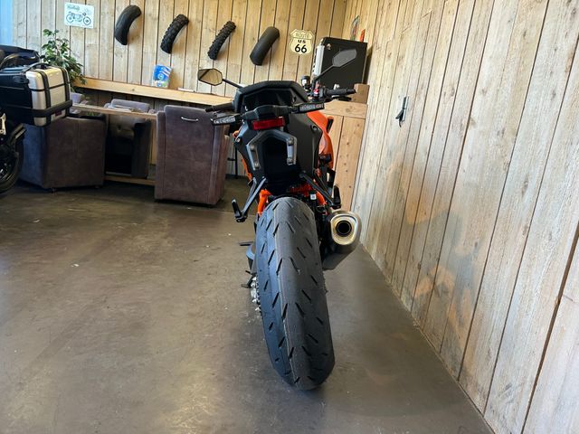 ktm - 1390-super-duke-r