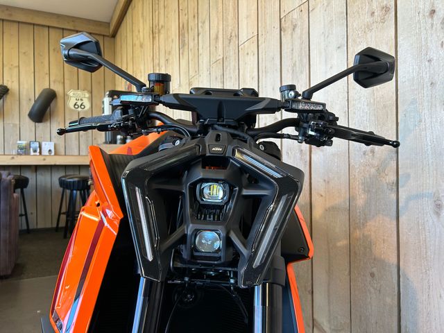 ktm - 1390-super-duke-r