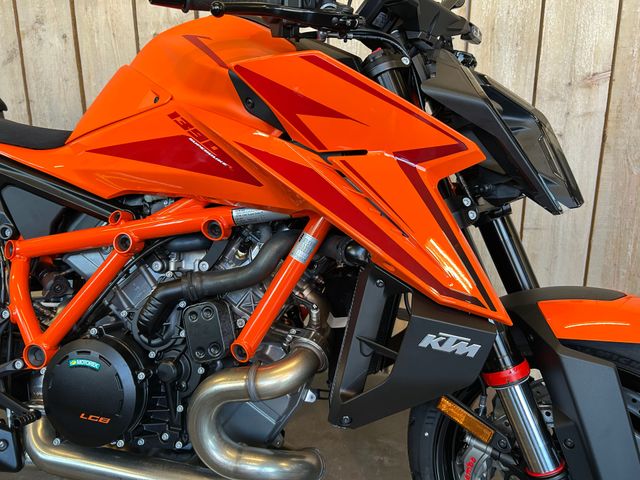 ktm - 1390-super-duke-r