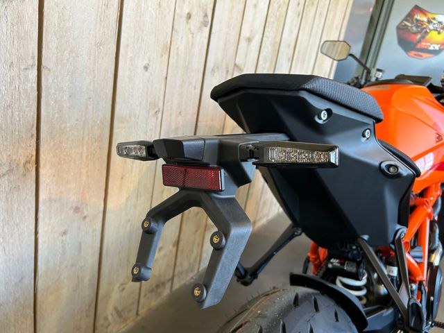 ktm - 1390-super-duke-r