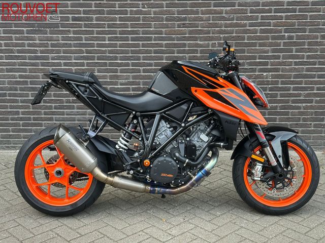 ktm - 1290-super-duke-r
