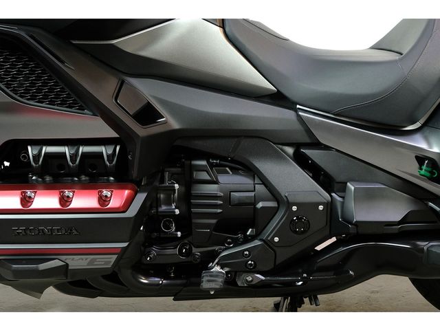 honda - gl-1800-goldwing-bagger