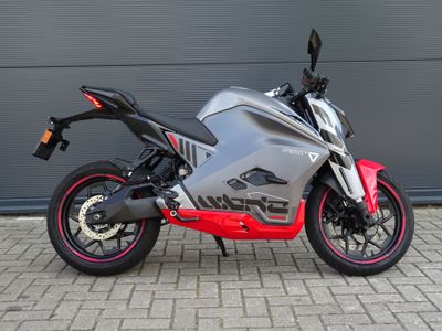 ULTRAVIOLETTE F 77 MACH 2  – foto 2