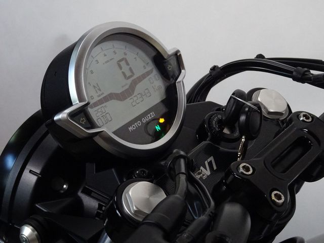 moto-guzzi - v-7-stone