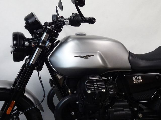 moto-guzzi - v-7-stone