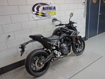 SUZUKI GSX-8S – foto 2