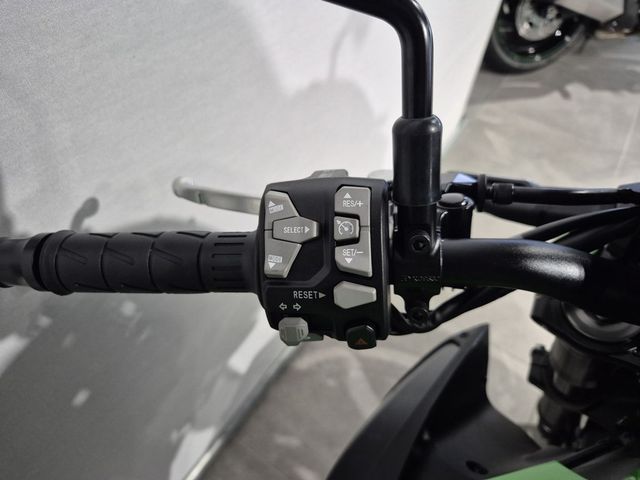 kawasaki - z900