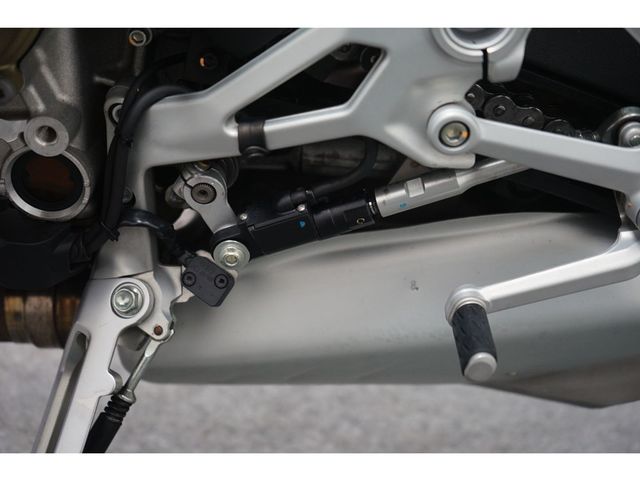 ducati - streetfighter-v4