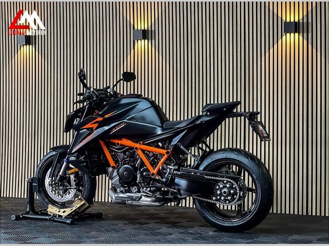 ktm - 1390-super-duke-r-evo