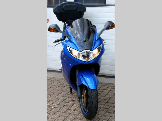 triumph - sprint-st-1050