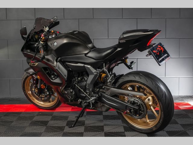 yamaha - r7-world-gp-60th-anniversary