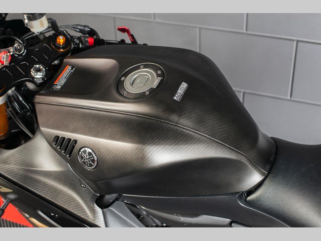 yamaha - r7-world-gp-60th-anniversary
