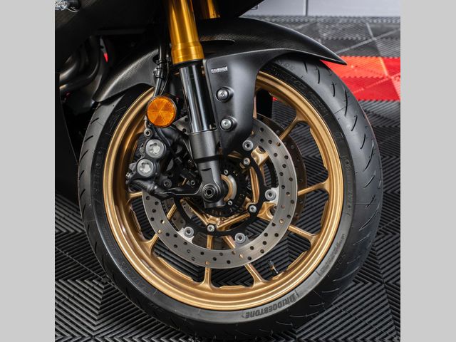 yamaha - r7-world-gp-60th-anniversary
