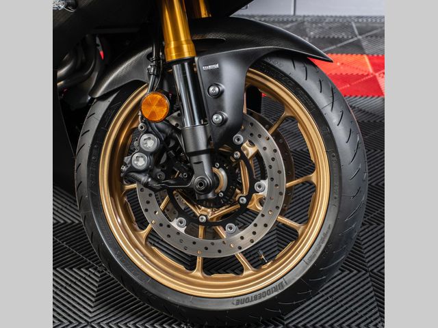 yamaha - r7-world-gp-60th-anniversary