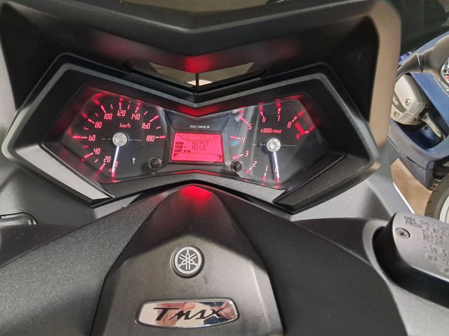 yamaha - tmax-white-max