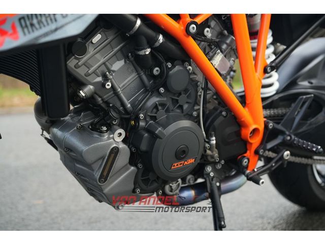 ktm - 1290-super-duke-r