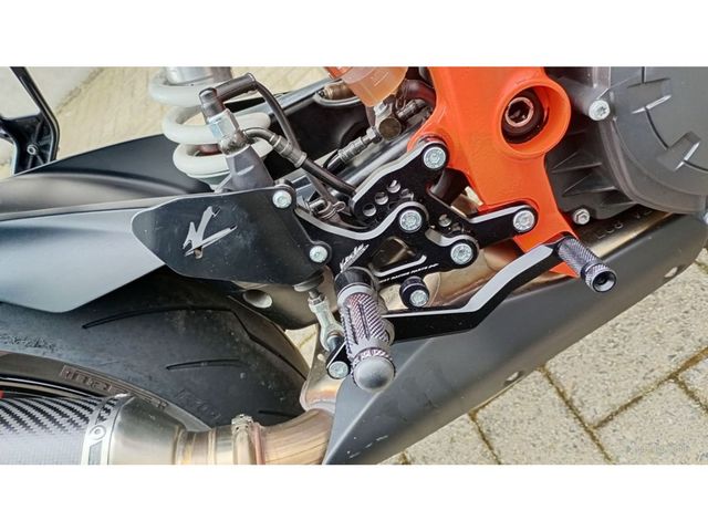 ktm - 1290-super-duke-r