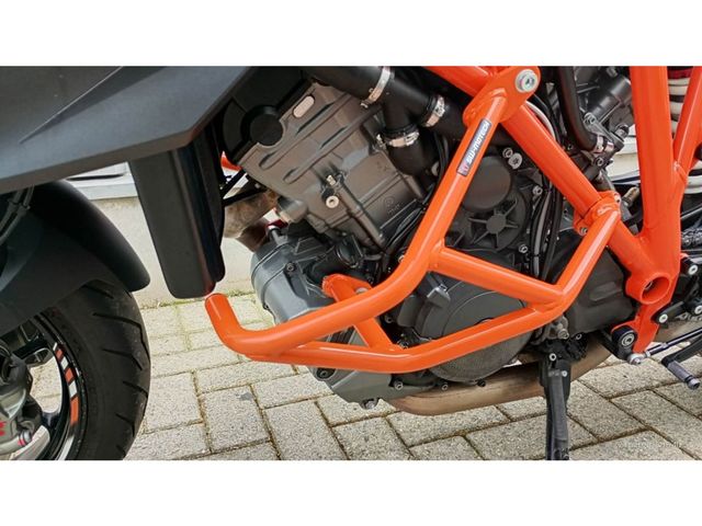ktm - 1290-super-duke-r