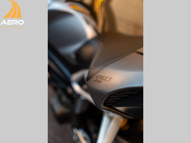 triumph - street-triple-rs