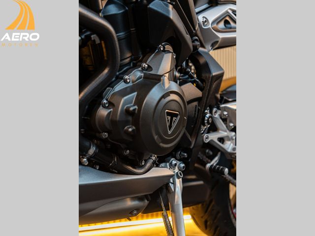 triumph - street-triple-rs
