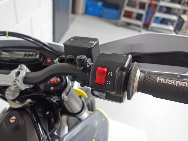 husqvarna - 701-supermoto