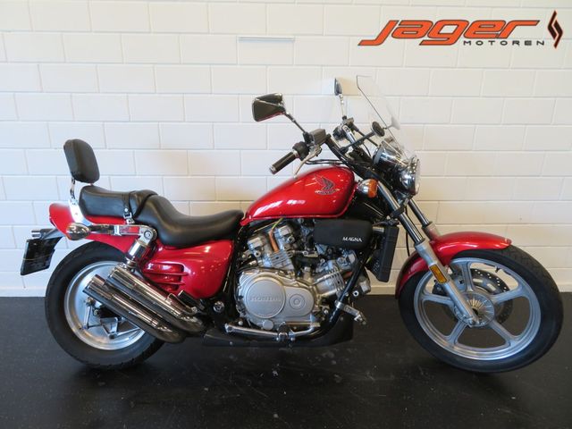 honda - vf-700-c-supermagna