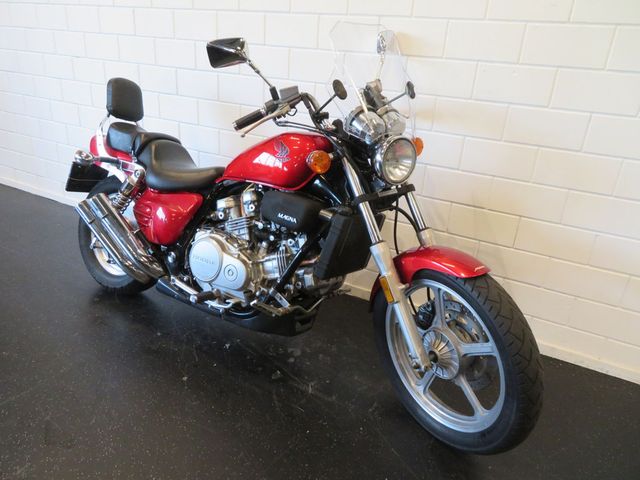 honda - vf-700-c-supermagna