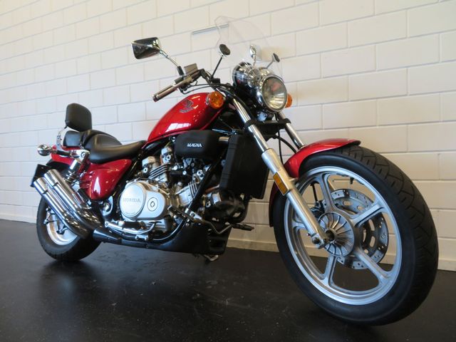 honda - vf-700-c-supermagna