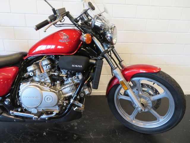 honda - vf-700-c-supermagna