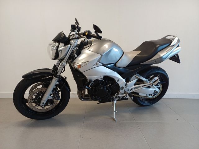 suzuki - gsr-600