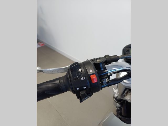 suzuki - gsr-600