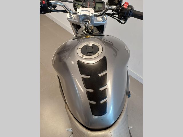 suzuki - gsr-600