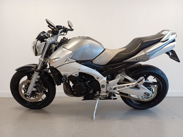 suzuki - gsr-600