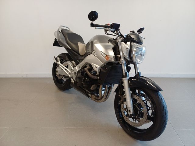 suzuki - gsr-600