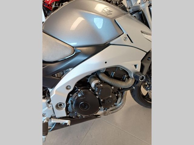 suzuki - gsr-600