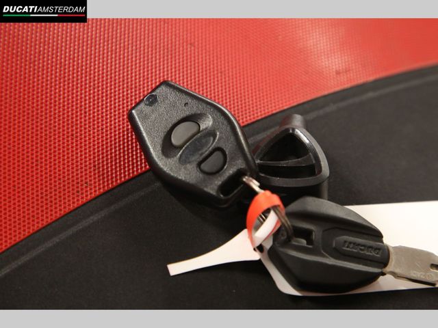 ducati - panigale-v4-s