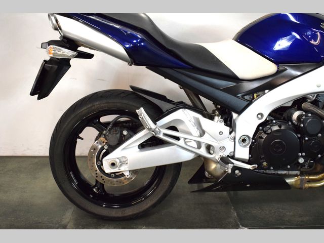 suzuki - gsr-600
