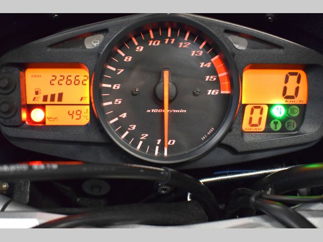 suzuki - gsr-600