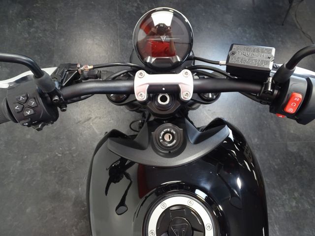 triumph - trident-660