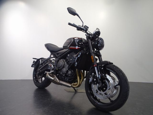 triumph - trident-660